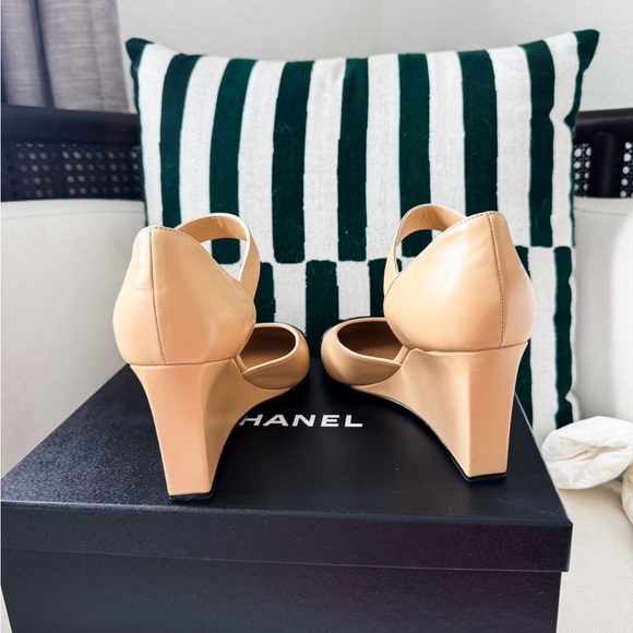 Chanel Beige and Black Wedge Shoes - Picture 3 of 8